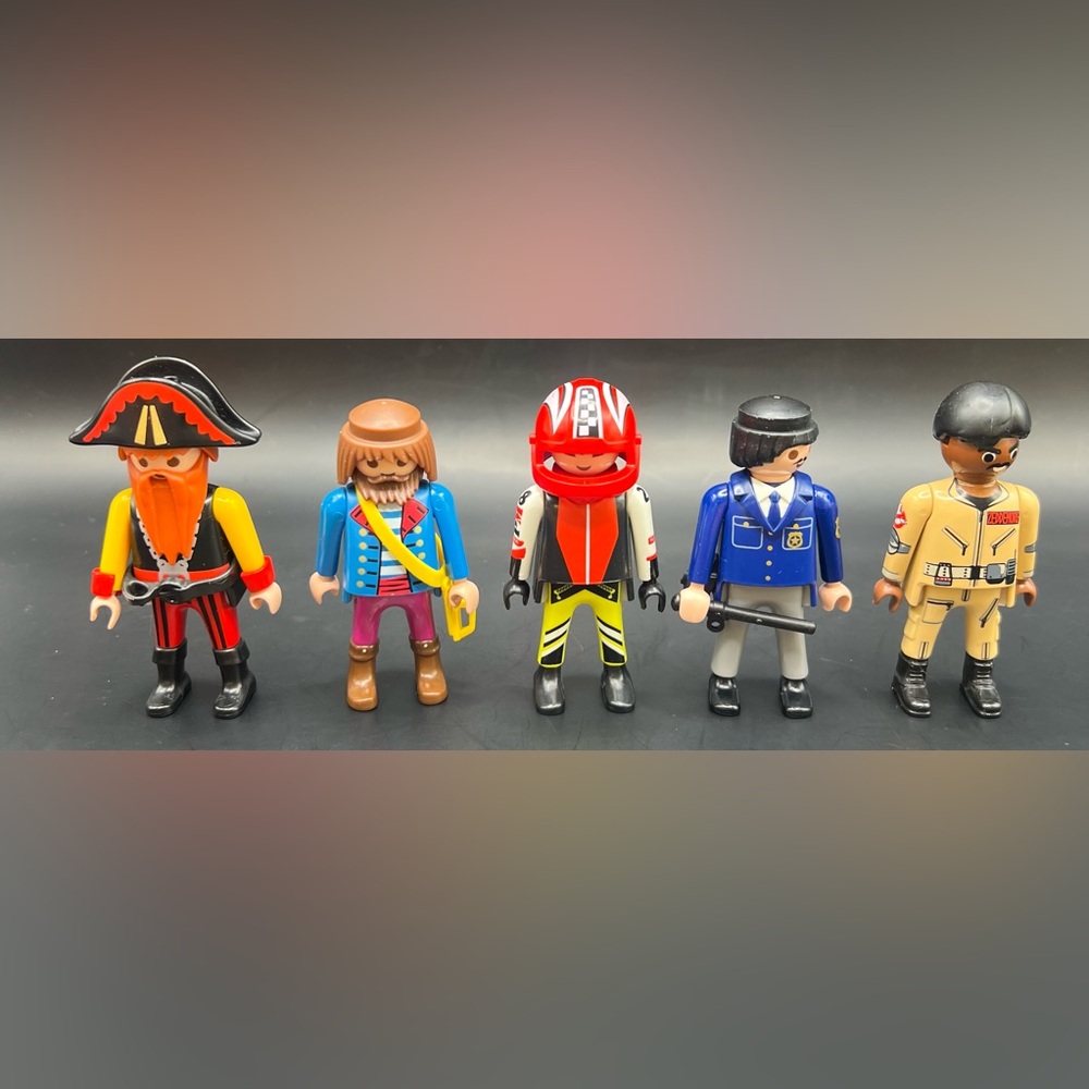 Playmobil- Figures Set of 5, Misc pieces, please see pictures for‎ contents